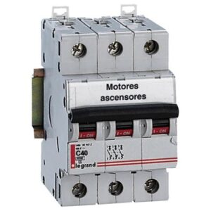 Interruptor LEGRAND Trifásico 40 A Curva C 6KA Automático